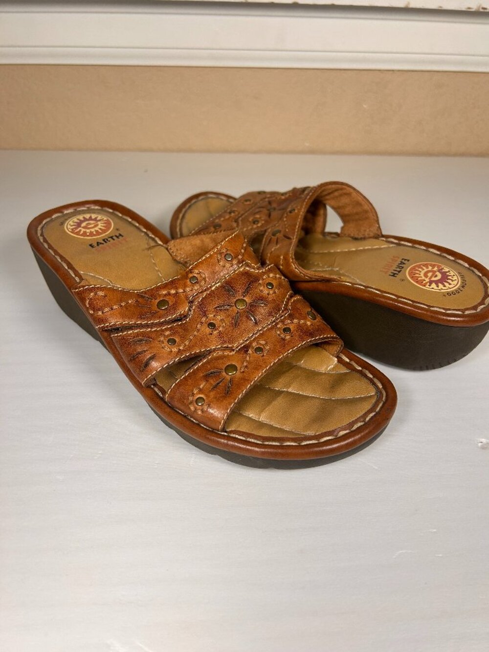 Earth Spirit Slide on Sandals Brown Open toe 1 inch wedge heel comfy size 7